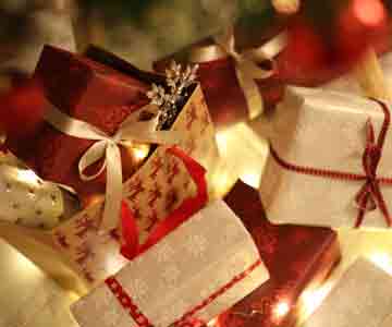 Small Christmas gift decorations on display.